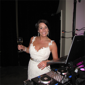 Louisville Live Music, Louisville Bands, Louisville Wedding DJ , Sound Traxx DJ Service 